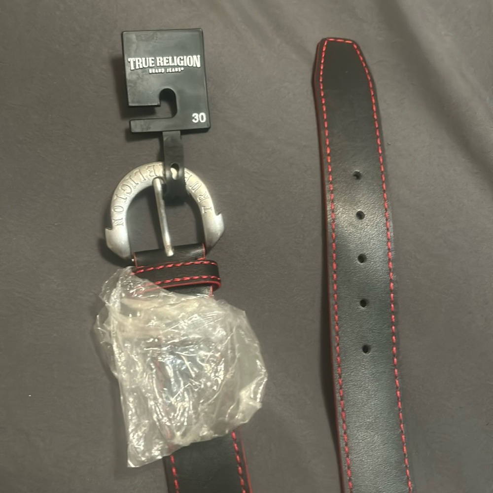 A black true religion belt with red trim, brand new size30